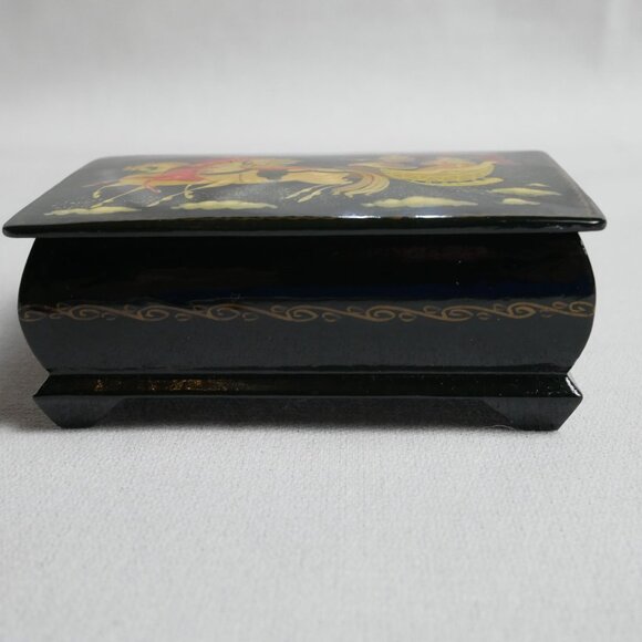 Russian Lacquered Trinket Box With Fairy Tale Scene & Hinged Lid - 3.5" x 2" VTG - Picture 2 of 6